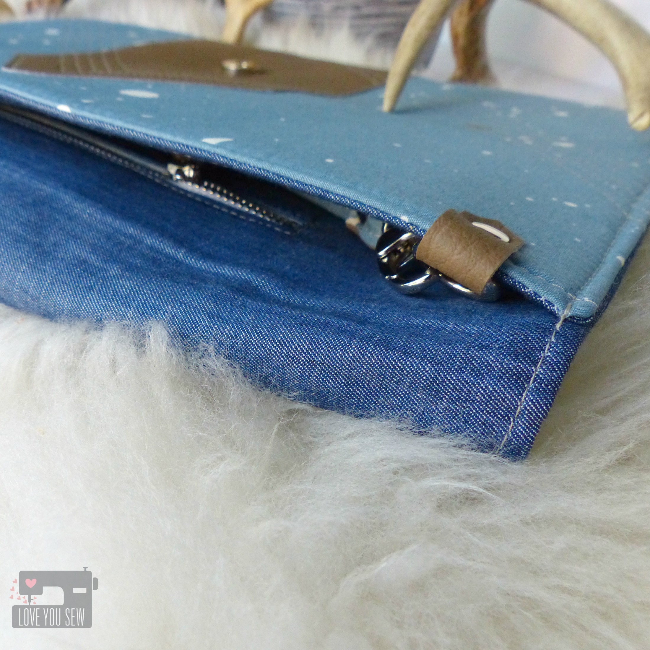 Observer Fabric Tour >> Quilted Envelope Clutches – Love You Sew