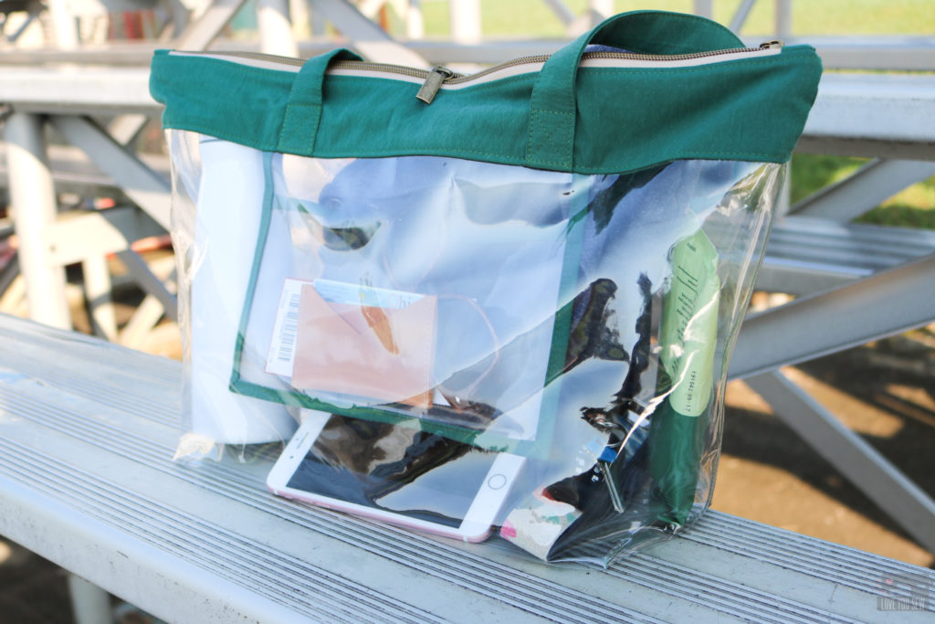 DIY Vinyl Bag Pattern, How to Sew a Zippered Stadium Bag with Pattern
