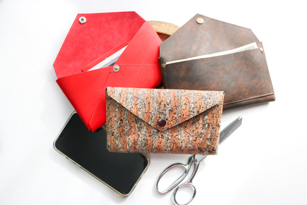 Easy leather or vinyl clutch bag free pattern - Sew Modern Bags